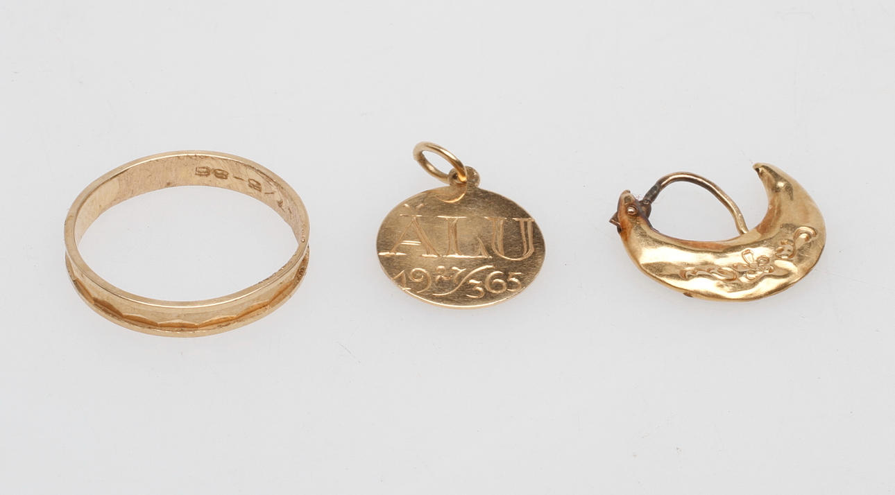 GULDSMYCKEN, 18k guld, vikt ca 2,7 gr.