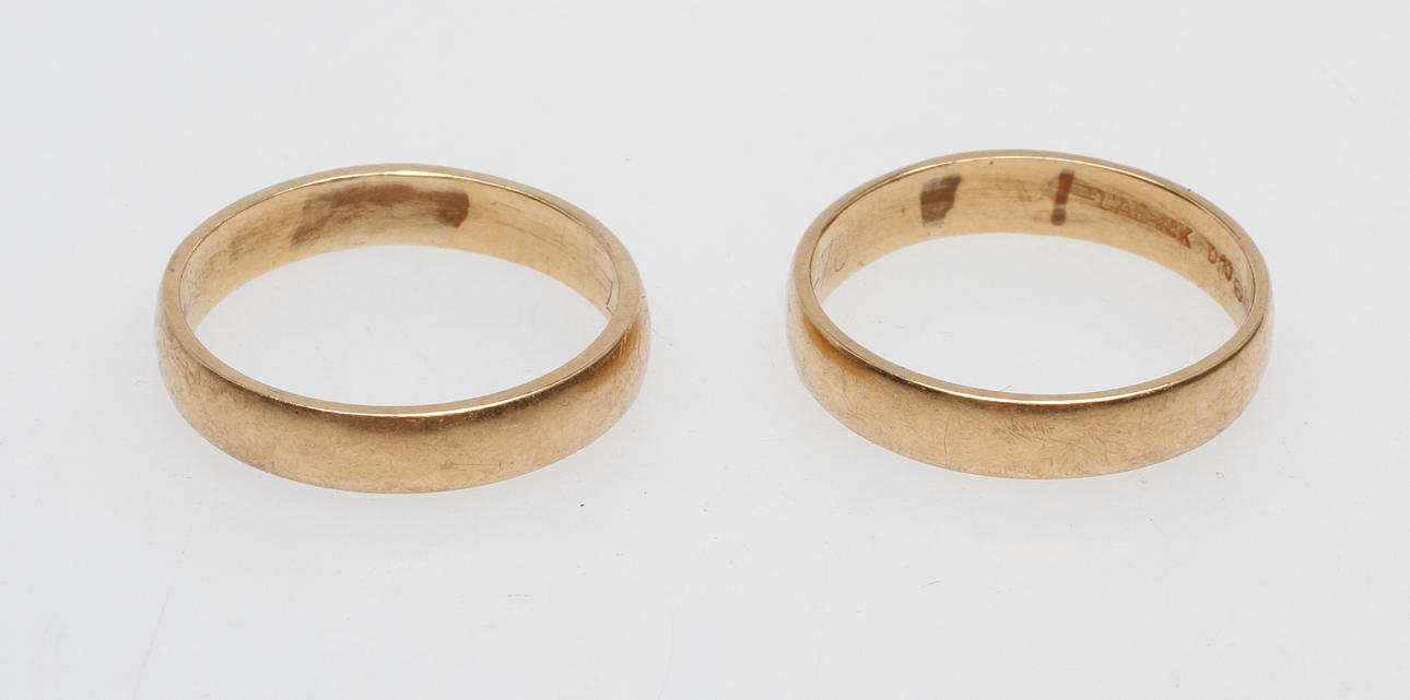 RINGAR, 2 st, 18k guld, vikt ca 7,2 gr.