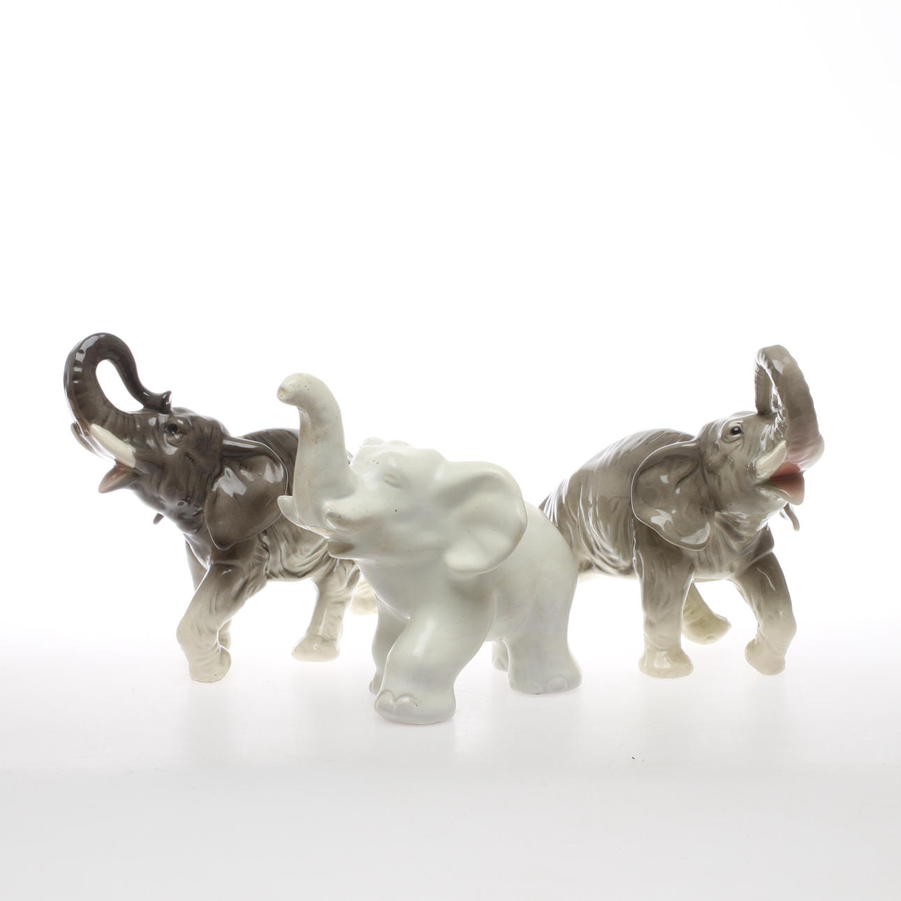 FIGURINER, 3 st, keramik, i form av elefanter, bl a Vicke Lindstrand för Upsala-Ekeby, Sverige samt Tyskland, 1900-tal.