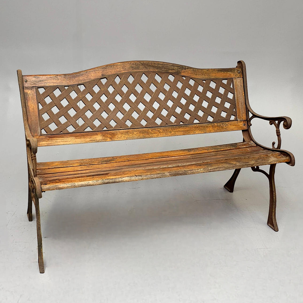 HAVEBÆNK I TRÆ OG JERN.