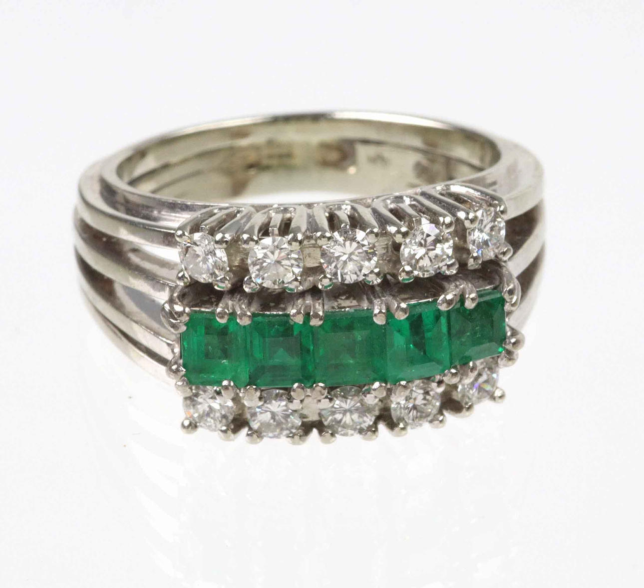 DESIGN SMARAGD DIAMANTRING, 750 guld.