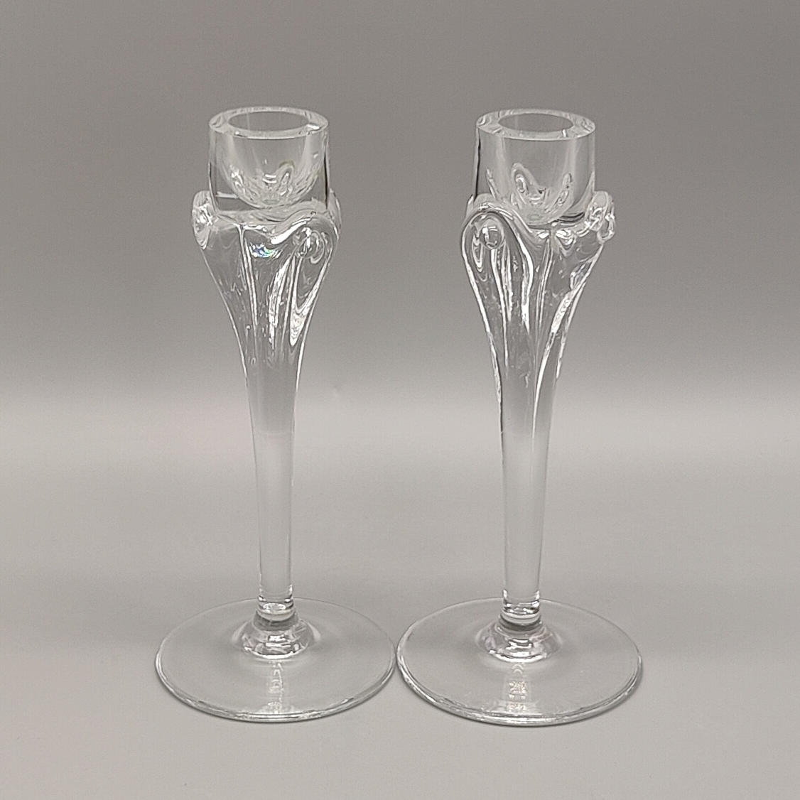 TWO CANDLE HOLDERS FROM NACHTMANN — CLEAR, ORGANIC DESIGN.