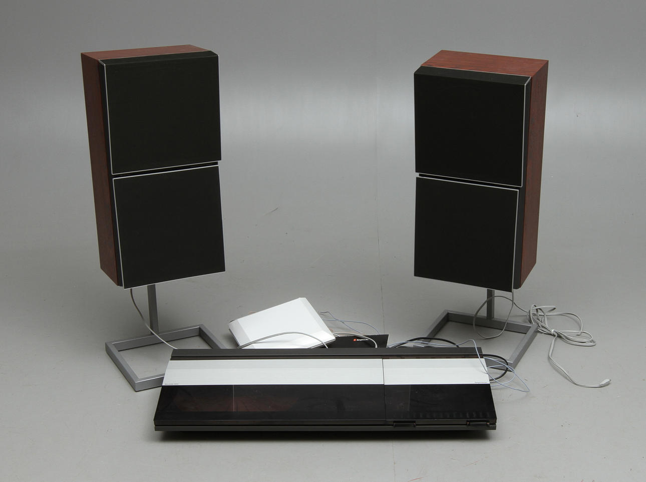 STEREO, 3 dlr, Beocenter 2200, med 2 högtalare, Bang & Olufsen.