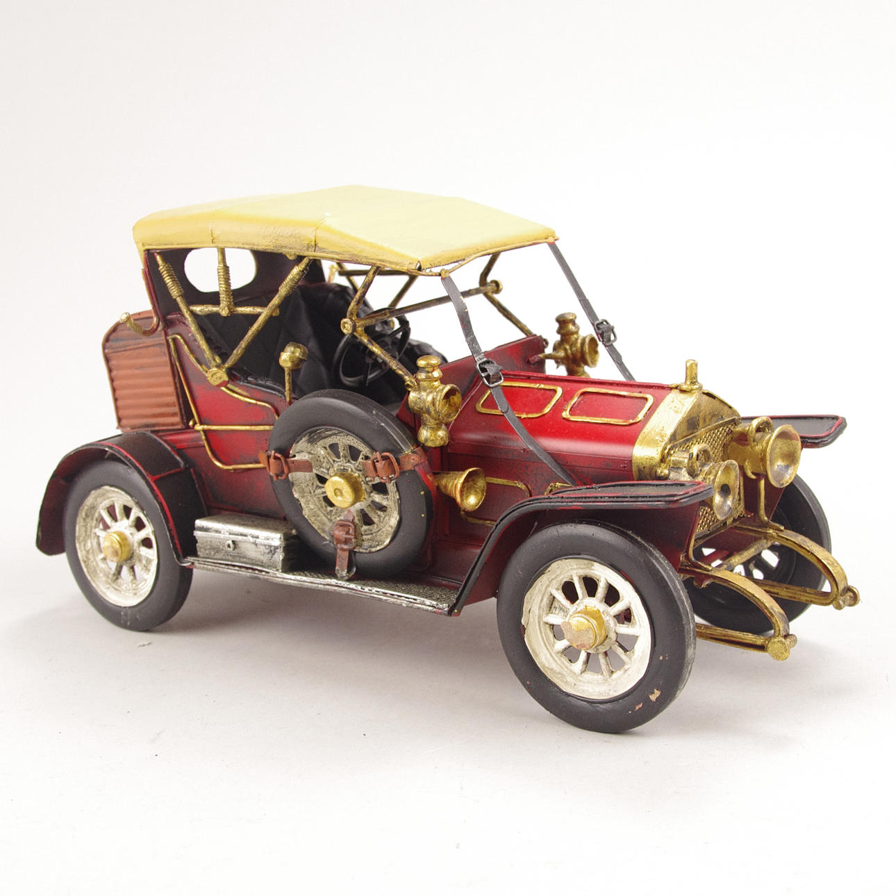 SKULPTUR, bil. målad plåt, samtida.