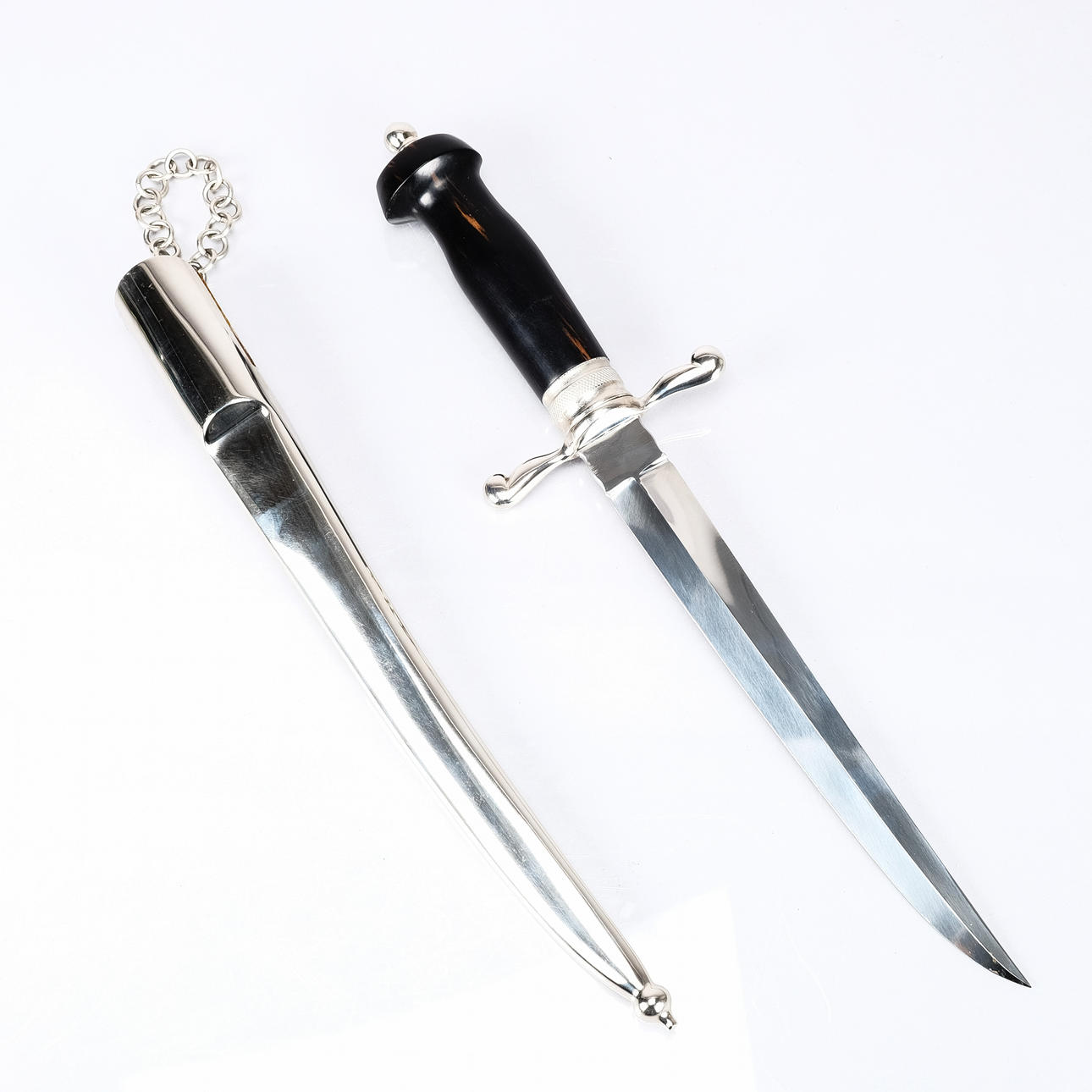 J A HELLBERG ESKILSTUNA DAGGER 1900S.