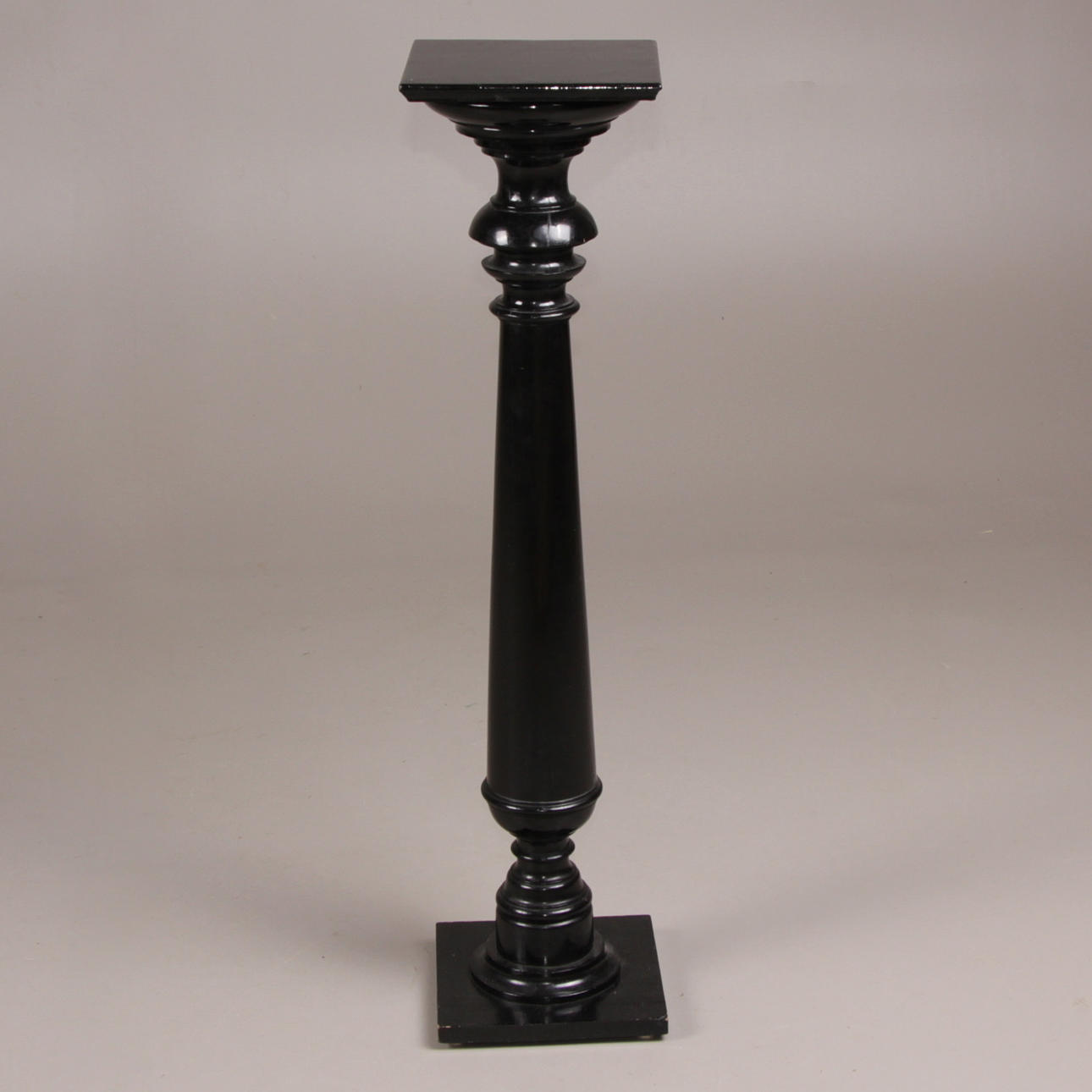 PIEDESTAL, trä, nyrenässans, tidigt 1900-tal.