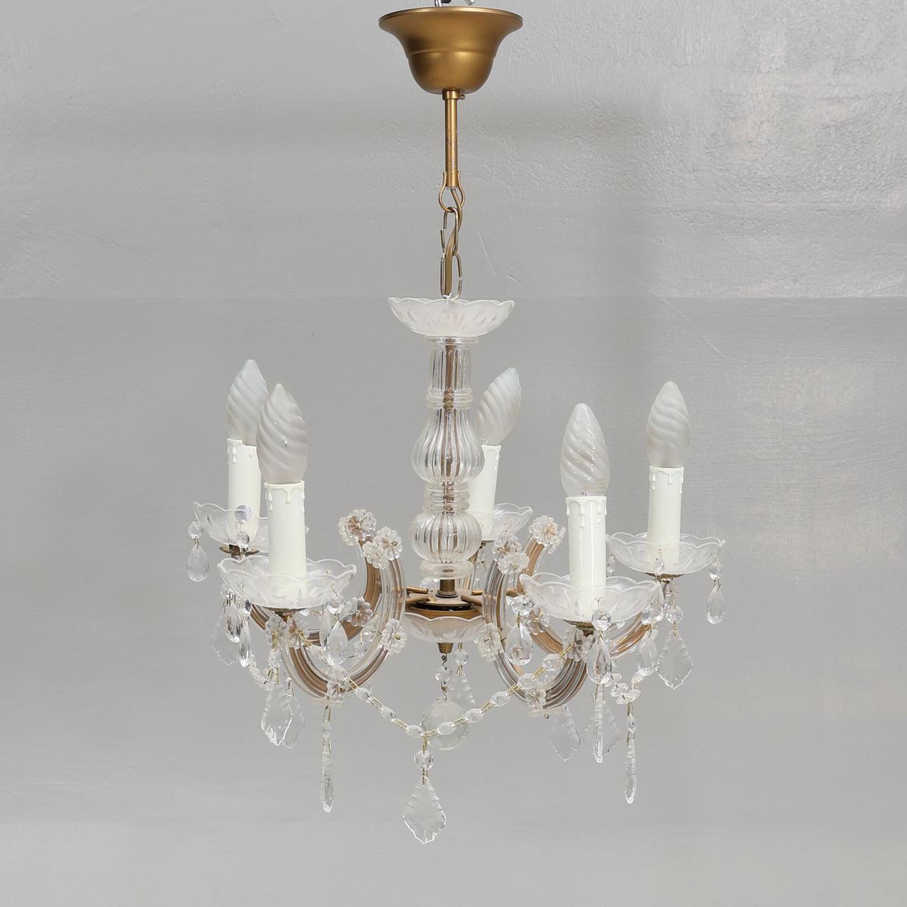 LEUCHTER. Mit Prismen.