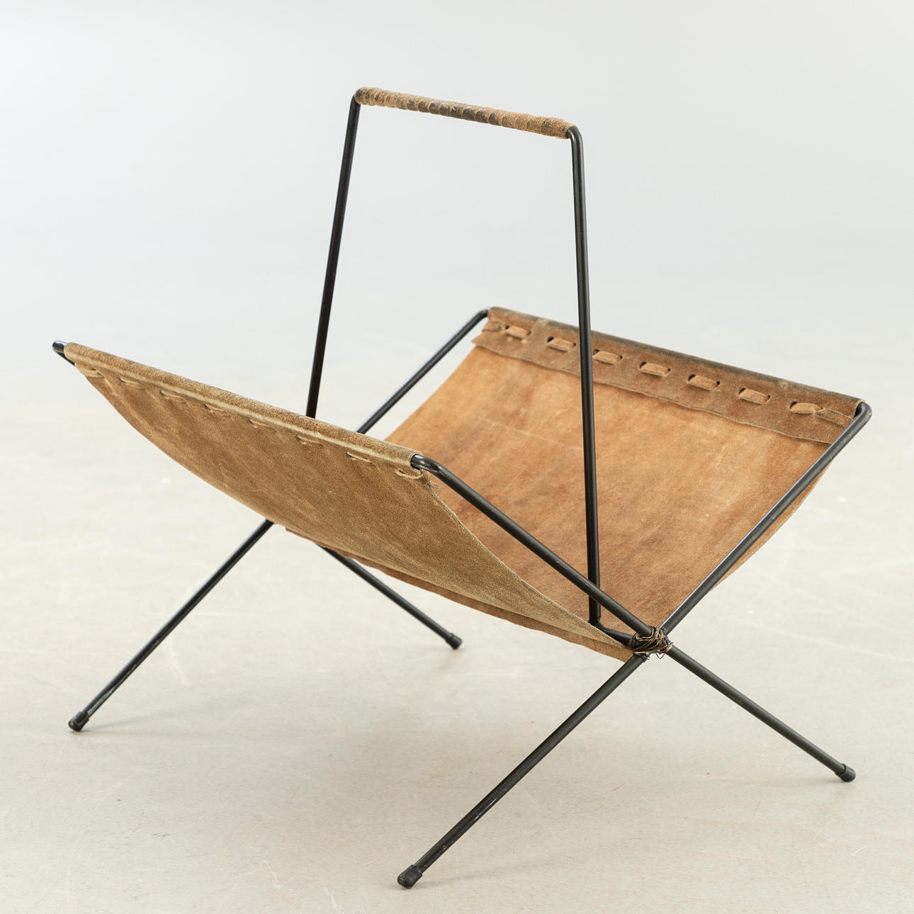 tidningsställ med mocka.