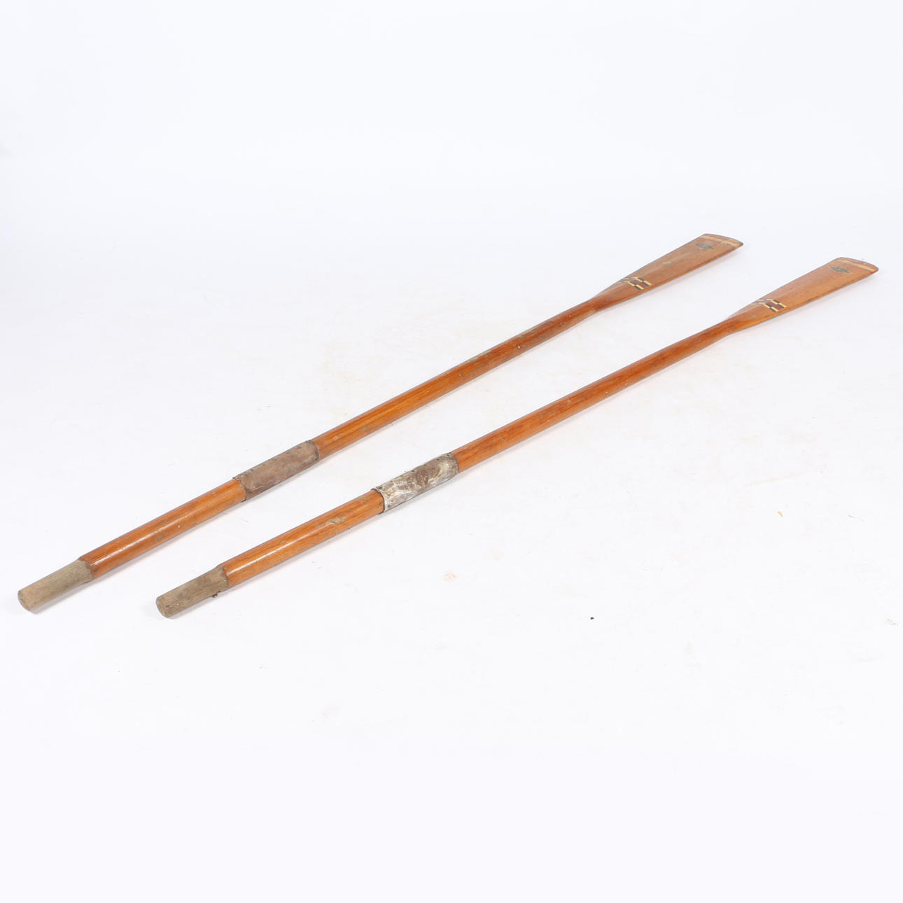 TVÅ STORA VINTAGE TRÄÅROR.