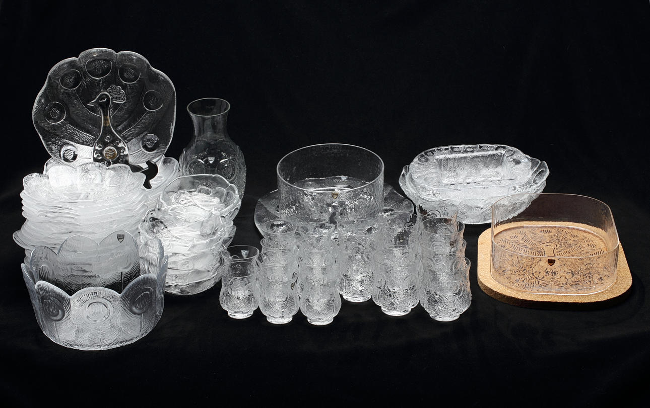 GLASSERVIS, 60 delar, "Påfågel", Lars Hellsten för Orrefors, 1970-tal.