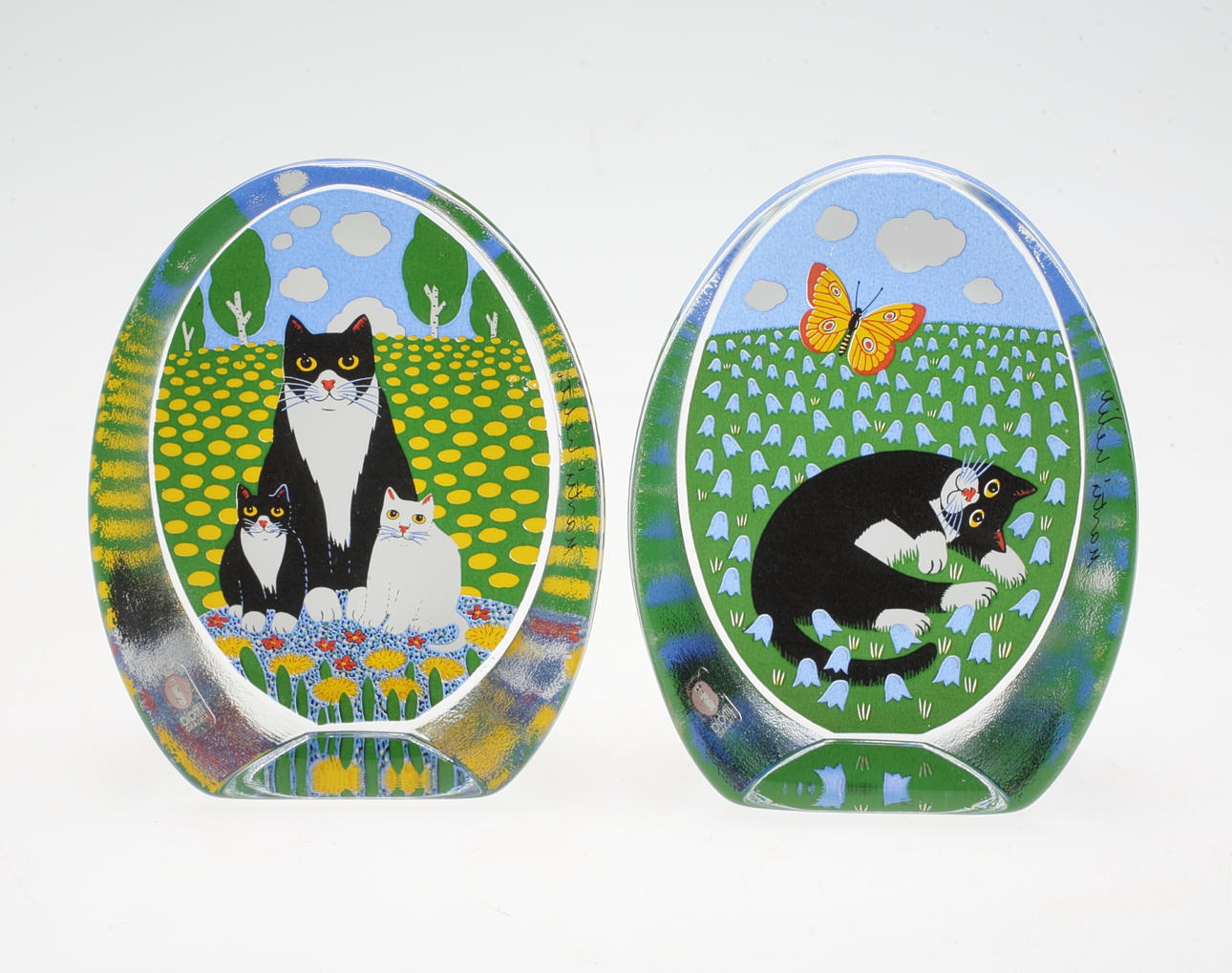 KONSTGLAS, 2 st, kattmotiv, Marti Helito, Iittala, Finland.
