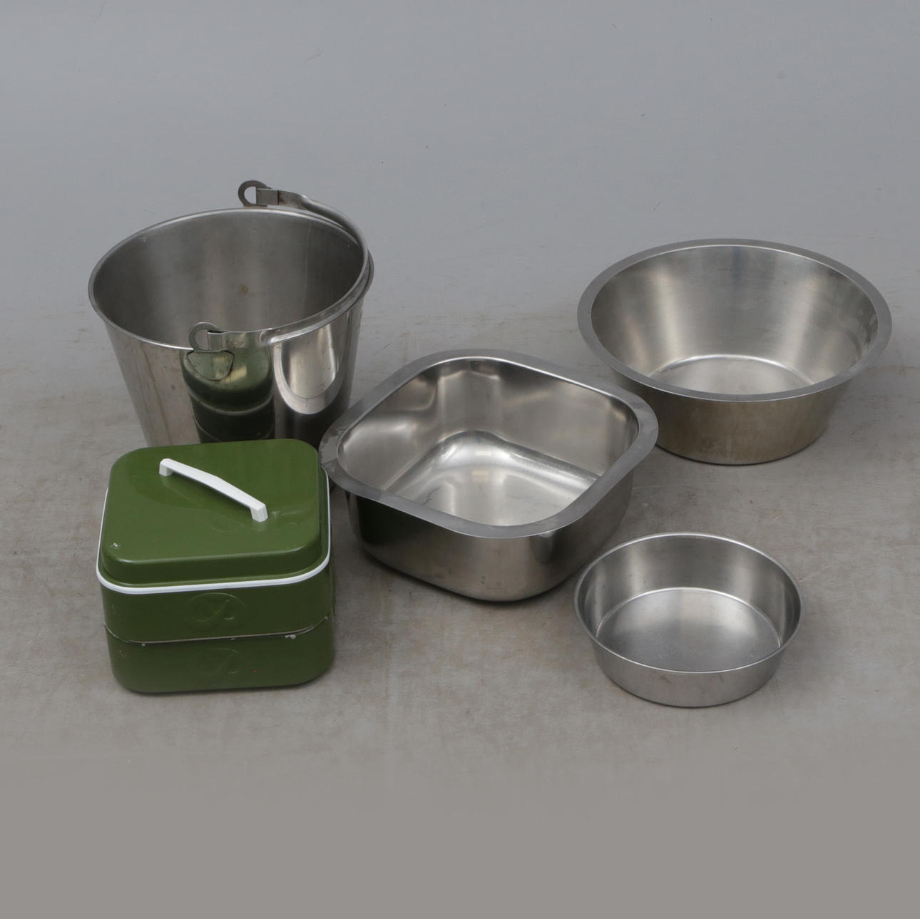 OBJETOS METÁLICOS, 6 piezas.