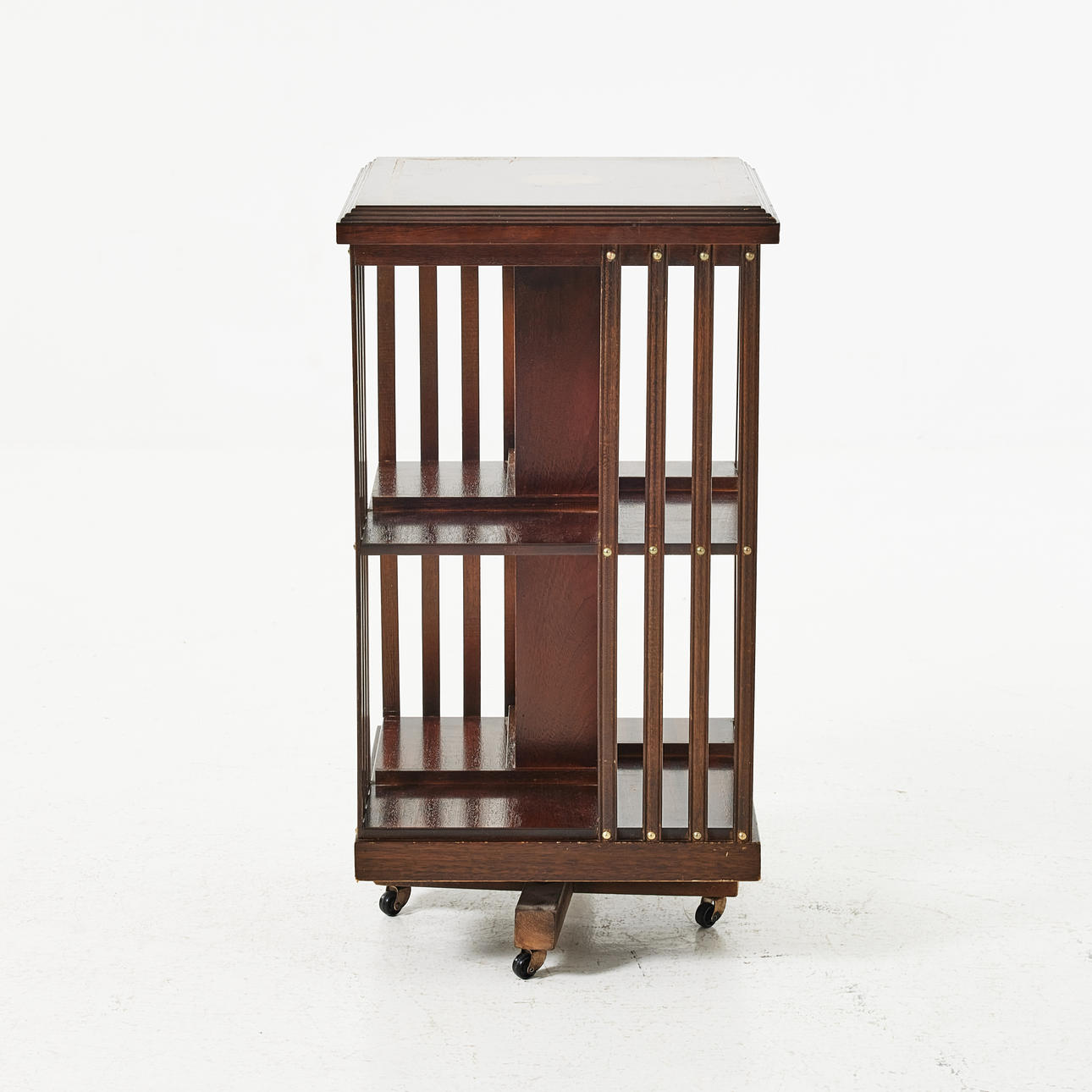 SPYÖKKI, 1900-luku, intarsia-sisustus.