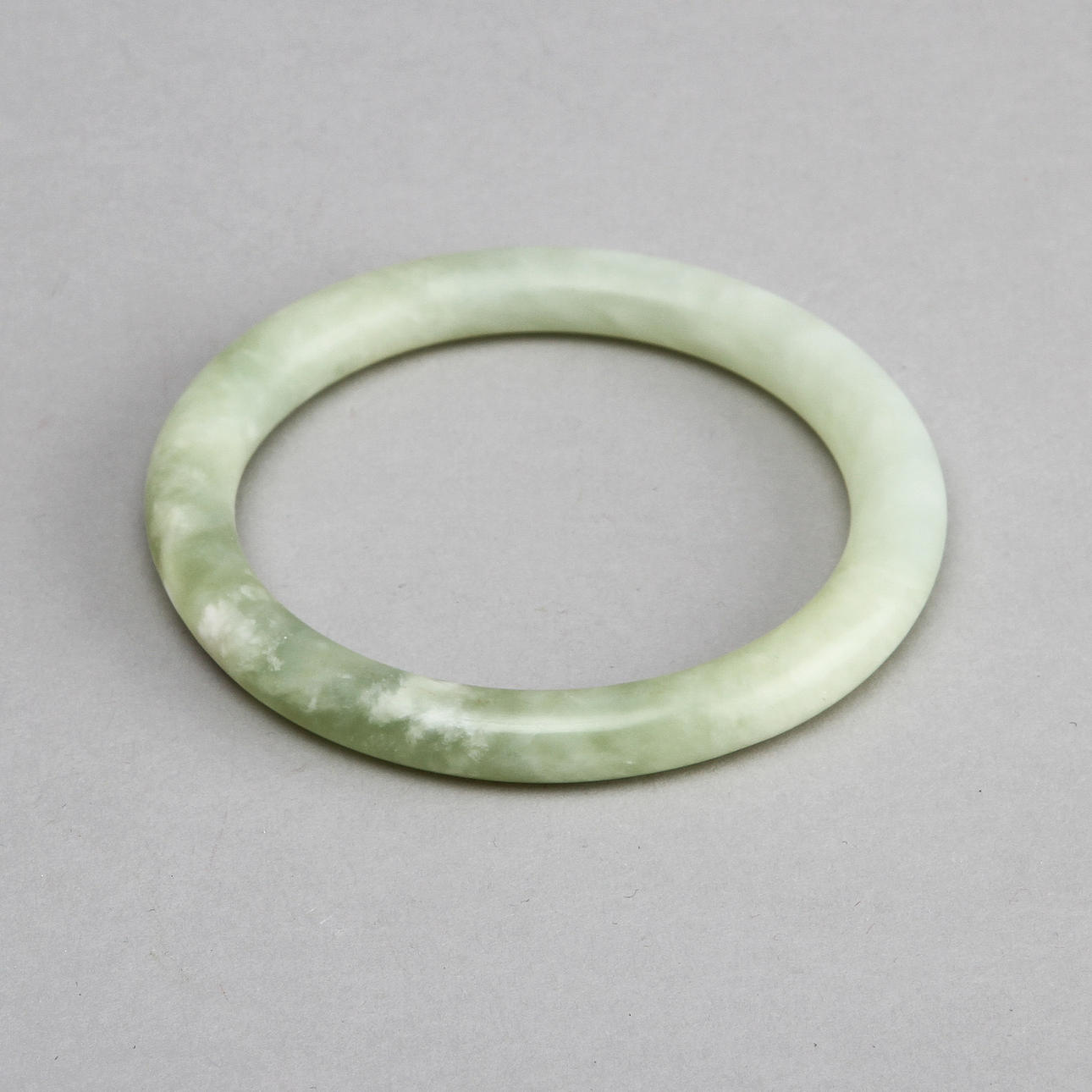 Bangle, nephrite.