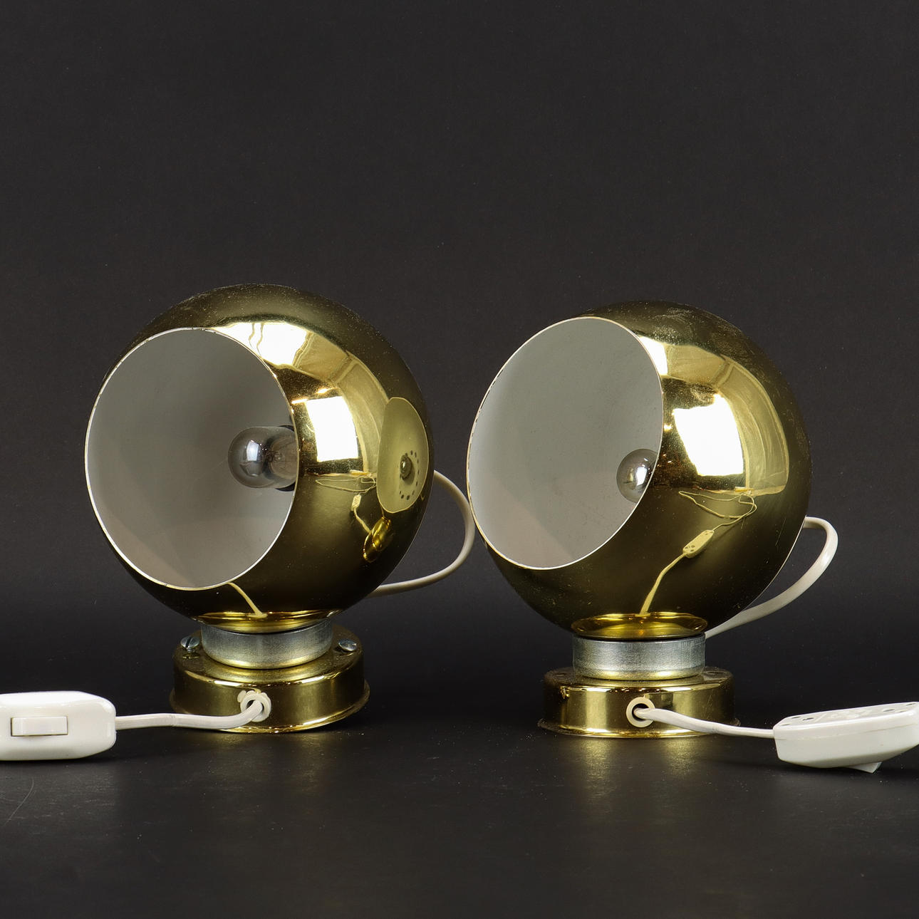 VÄGGLAMPOR paret, Magnetlampan.