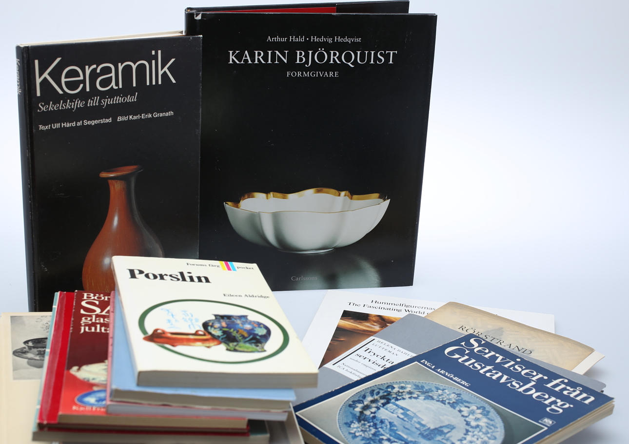 BÖCKER OCH HÄFTEN, 20 stycken om porslin och keramik.
