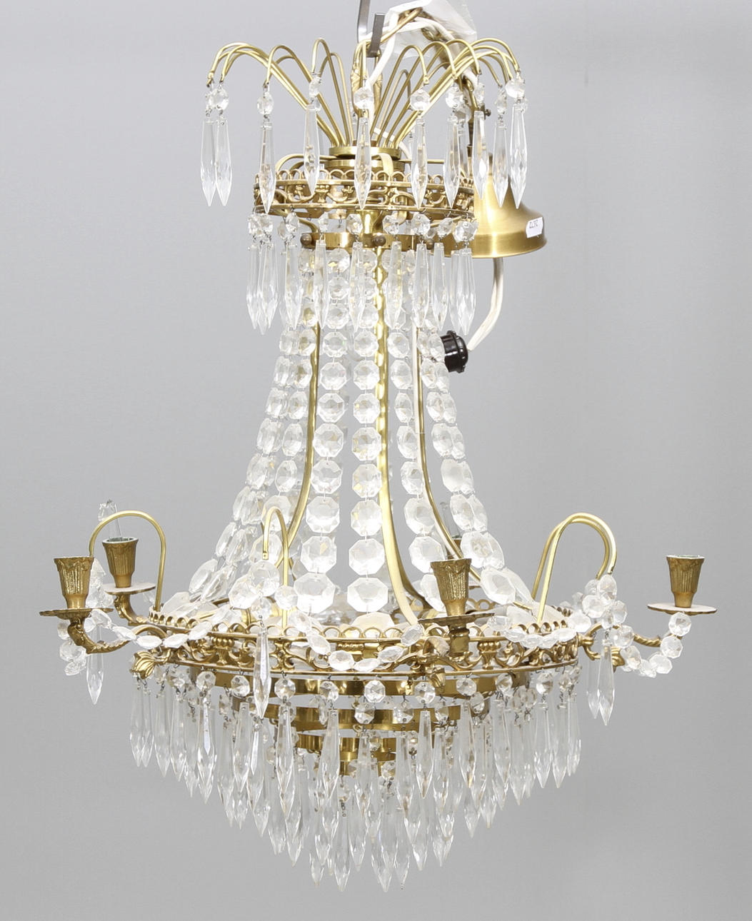 LJUSKRONA med prismor, empirstil, 1900-tal.