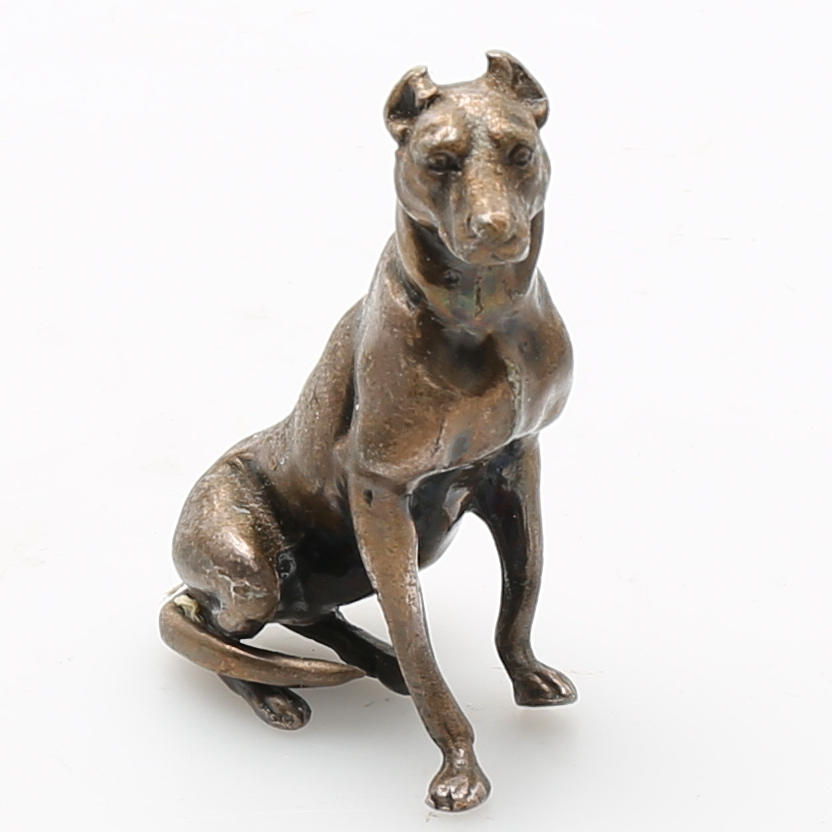 WIENERBRONS, skulptur i form av en hund.