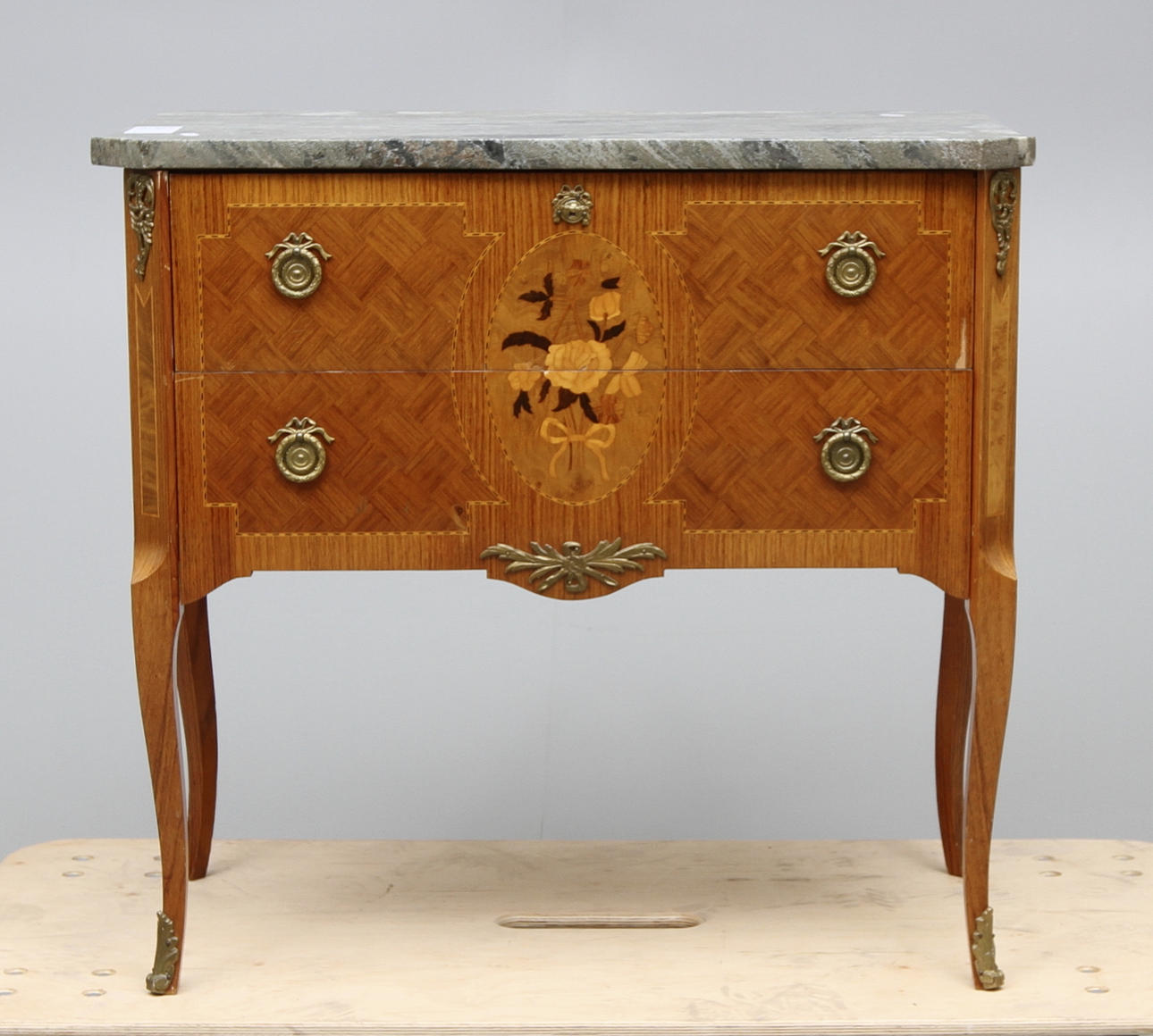 BYRÅ, Louis XVI-stil, 1900-tal.