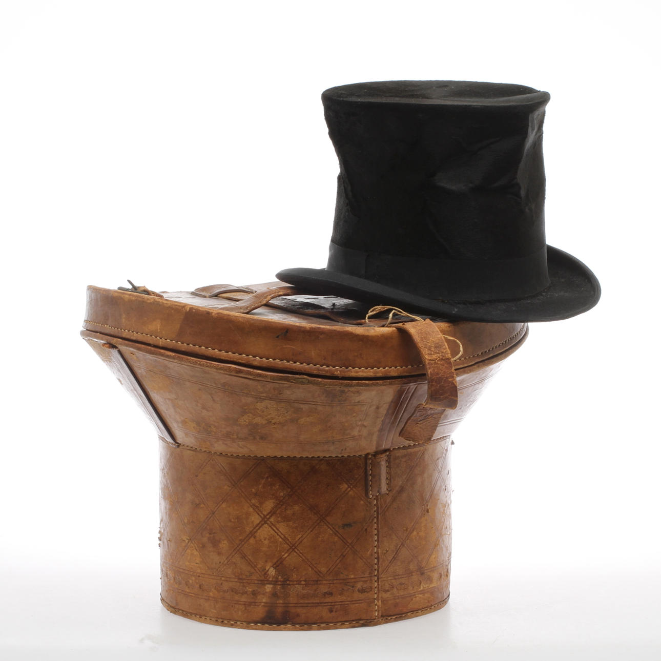 HATT samt HATTASK, läder, England, 18/1900-tal.