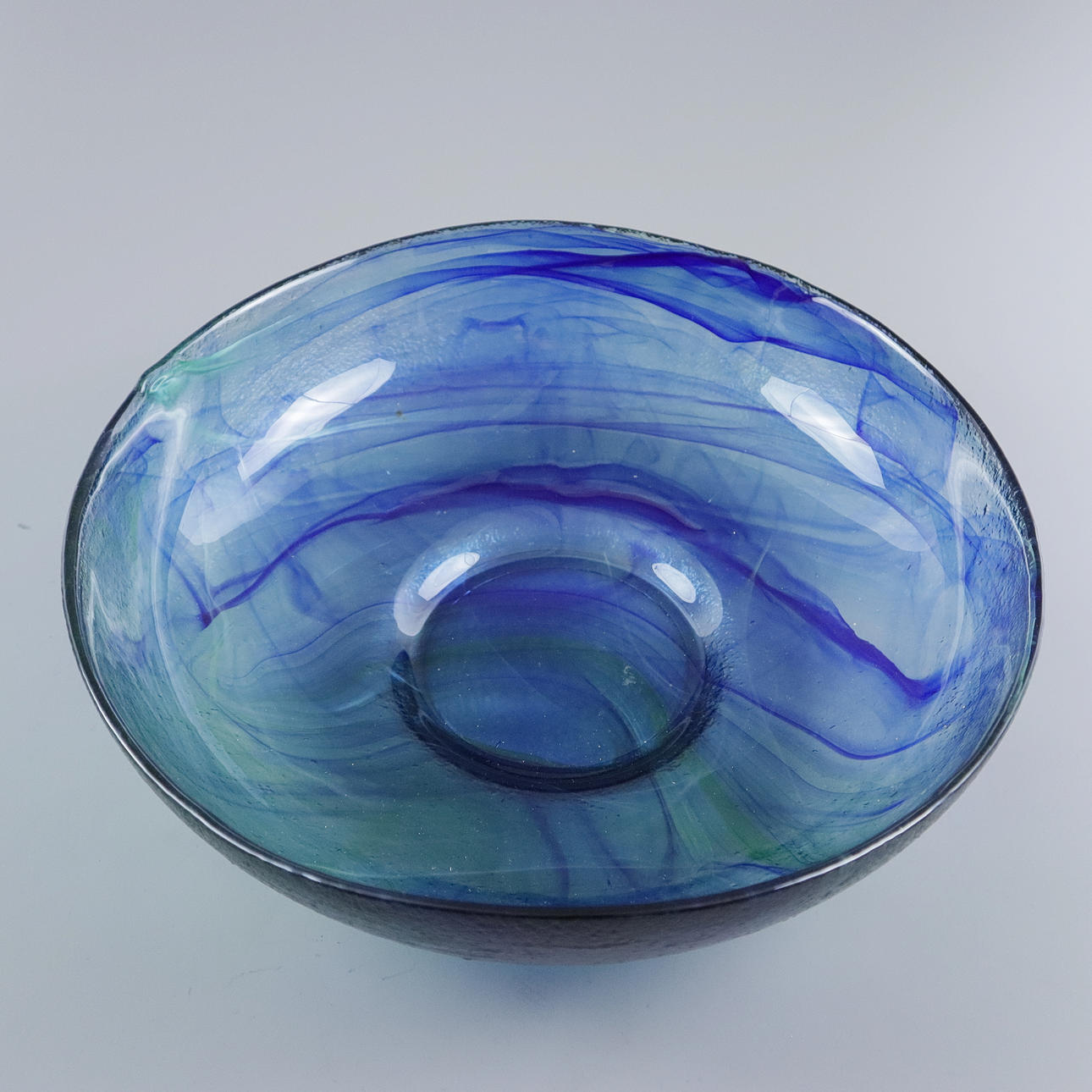 SUURI LASIKULHO raidallisella vaaleanvihreällä ja koboltinsinisellä värillä, himmeä ulkopinta.