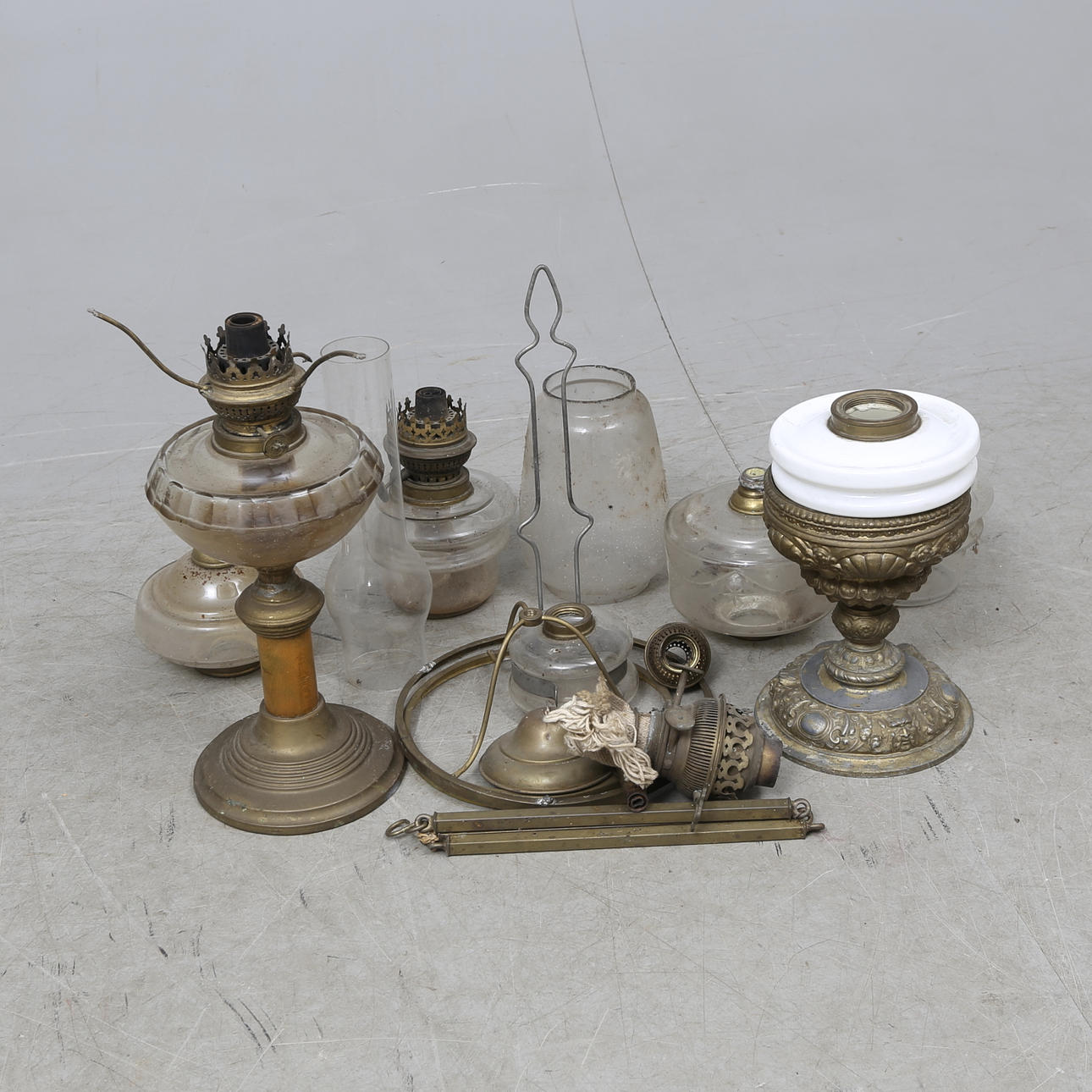 LAMPDELAR, omkring 1900.