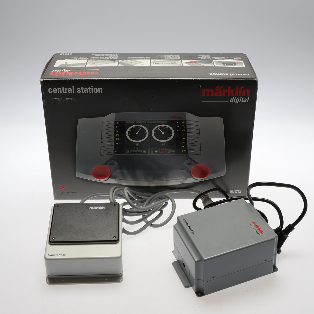 MÄRKLIN. Centralstation 2 och transformator.