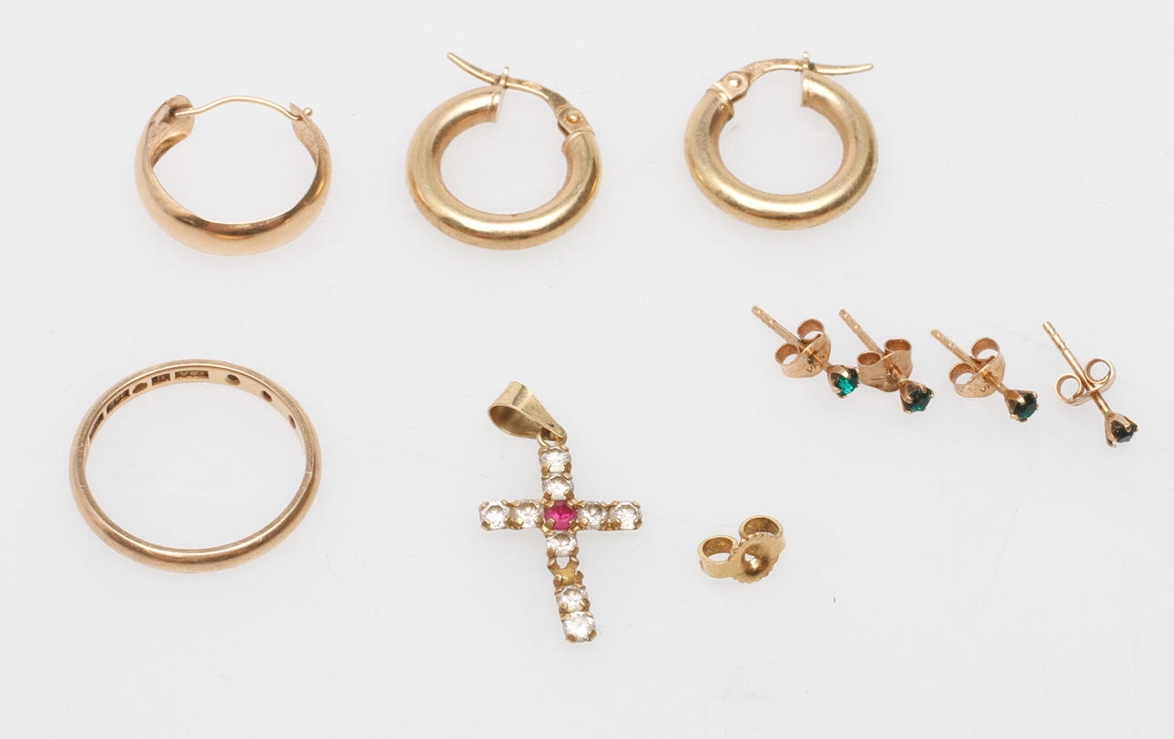 GULDSMYCKEN, 18k guld, vikt ca 6 gr.