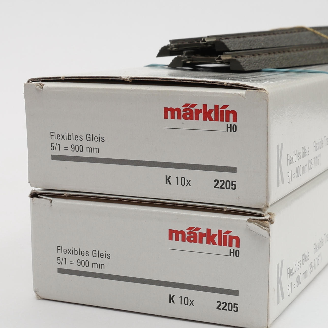 MARKLIN. K-rail partially broken.