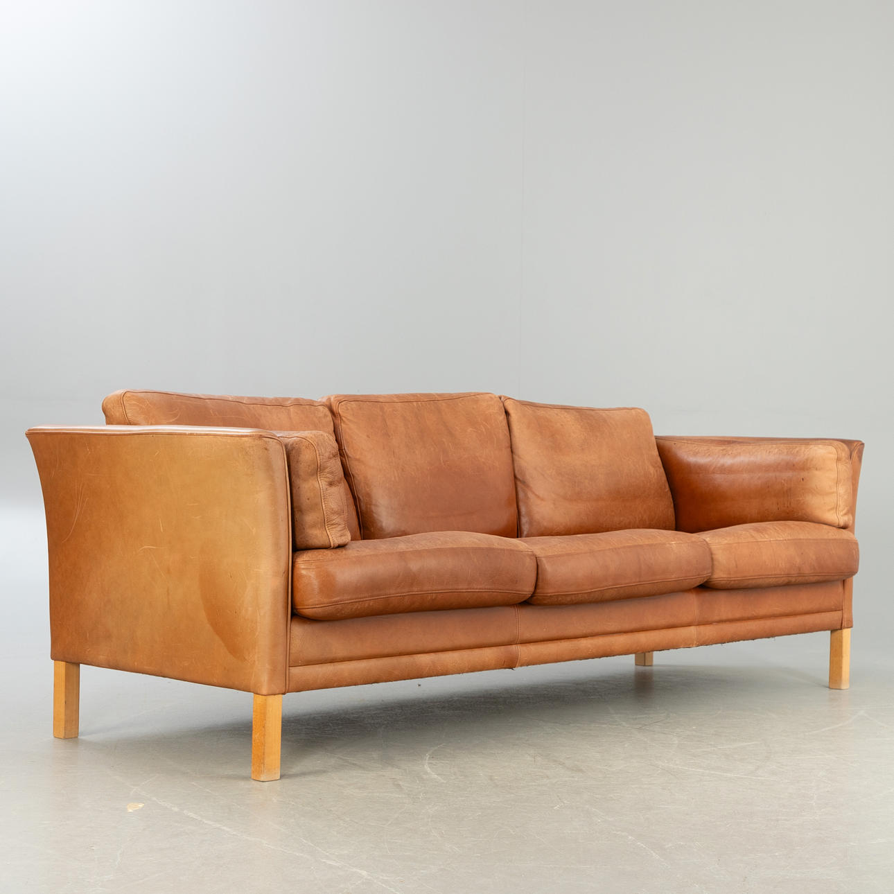 3-Sitzer Leder Sofa, skandinavisches Design.