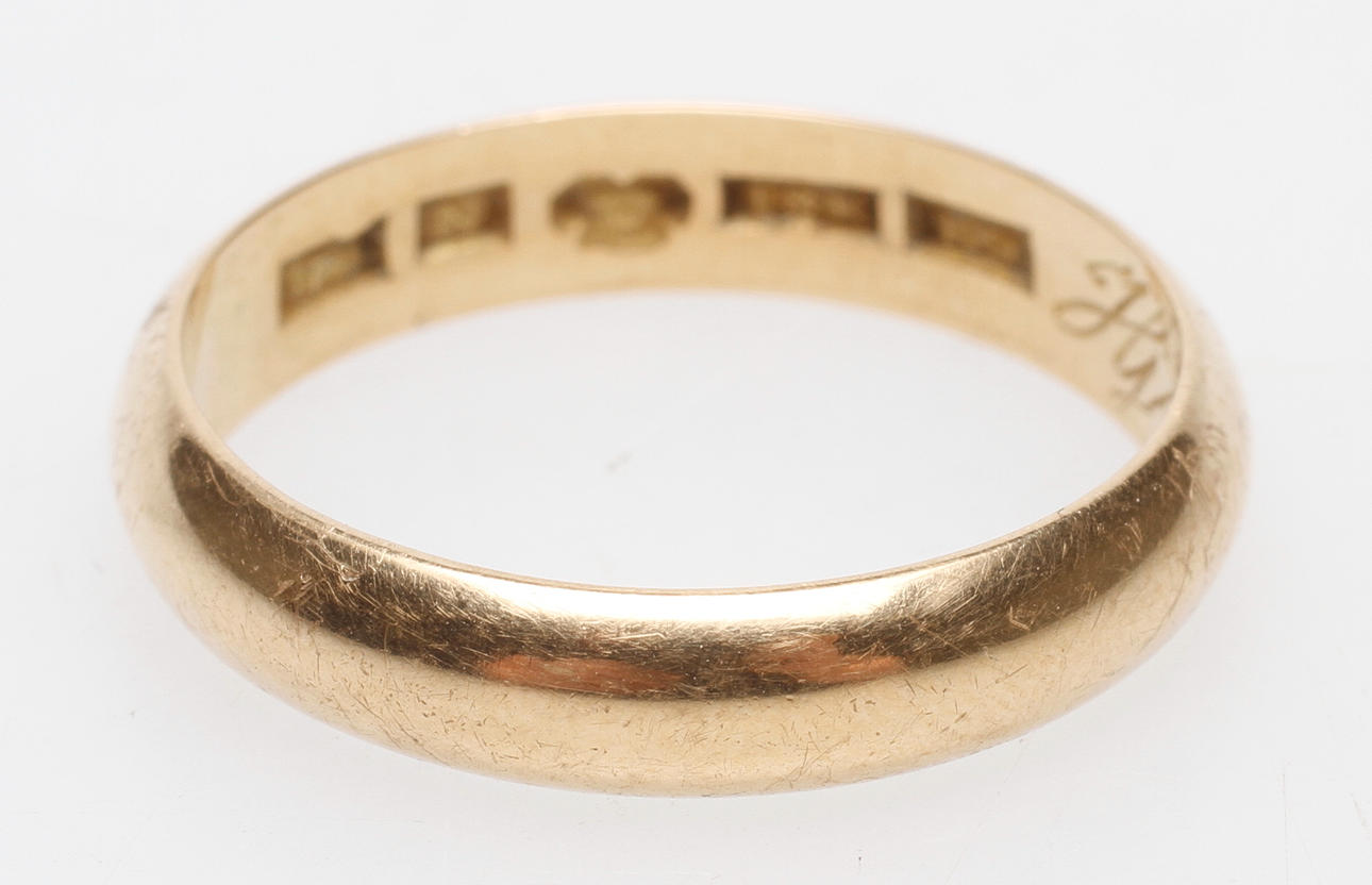 RING, 18k guld, vikt ca 5,9 gr.