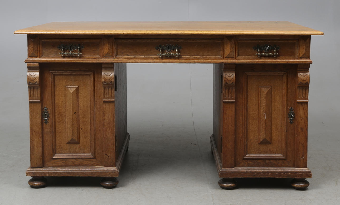 SKRIVBORD Ek, C:a 1900.