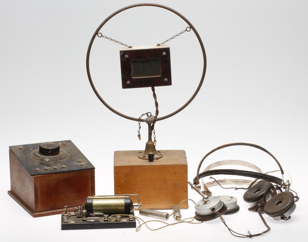 KRISTALLMOTAGARE, 1900-talets första hälft.