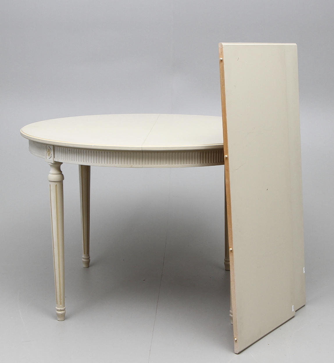 MATBORD, gustaviansk stil, rund form.