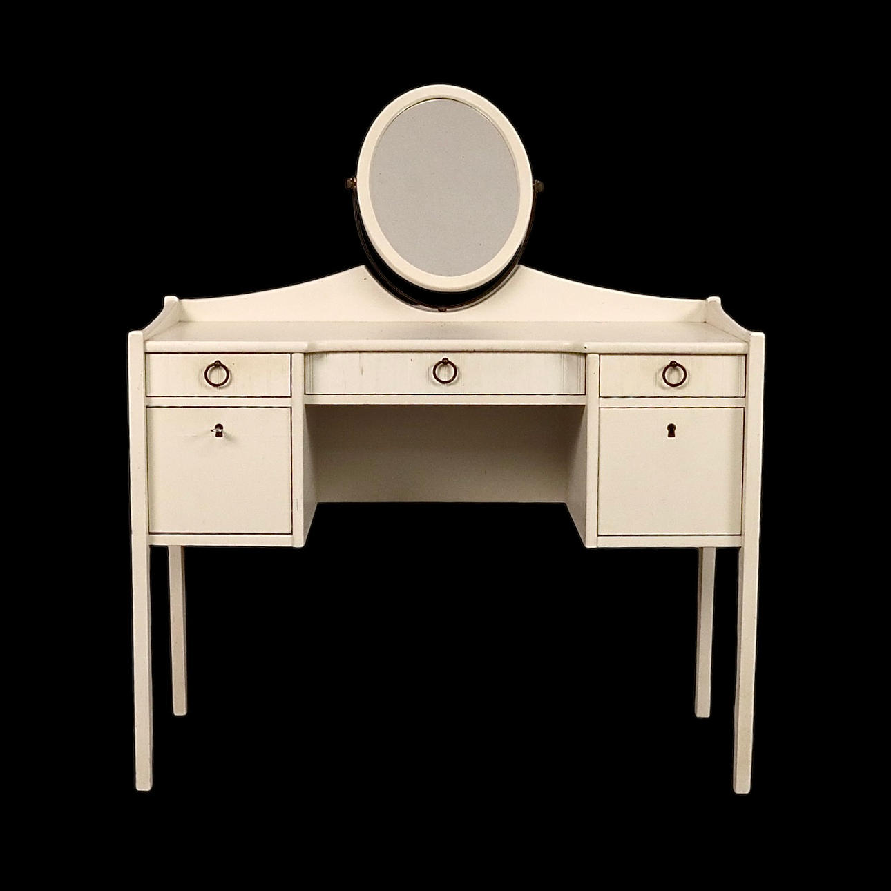 PUKEUTUMISPÖYTÄ, peilipöytä.