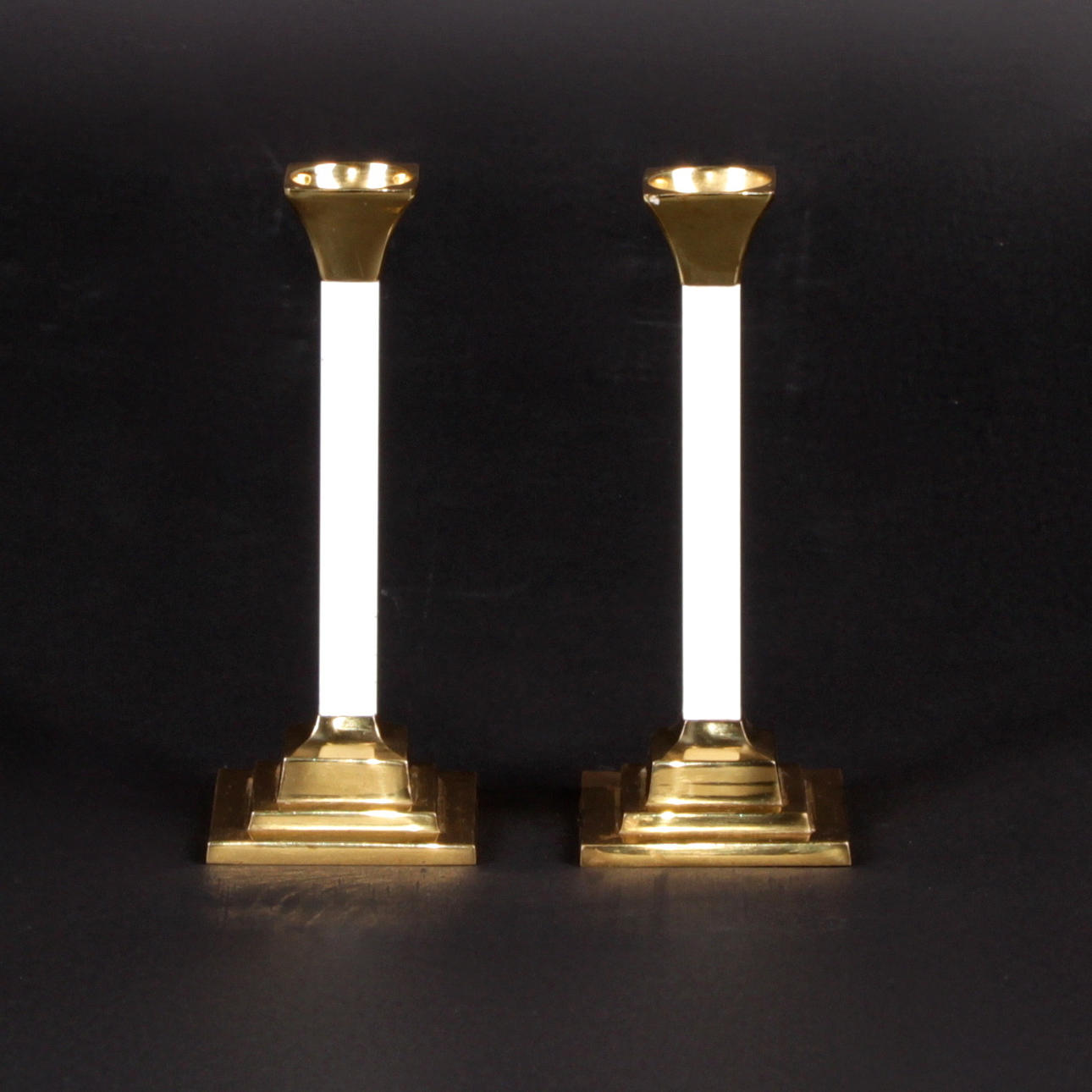 LJUSSTAKAR, ett par, mässing och metall, 1900-tal.