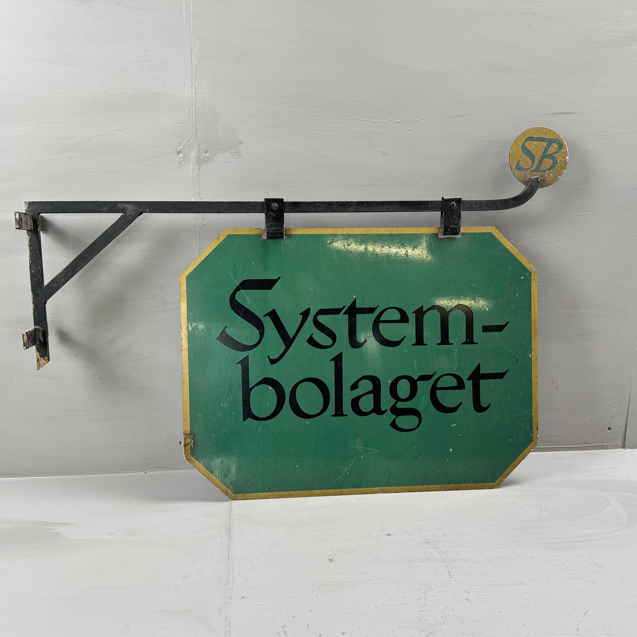 SYSTEMBOLAGET, fasadskylt, 1900-talets andra hälft.