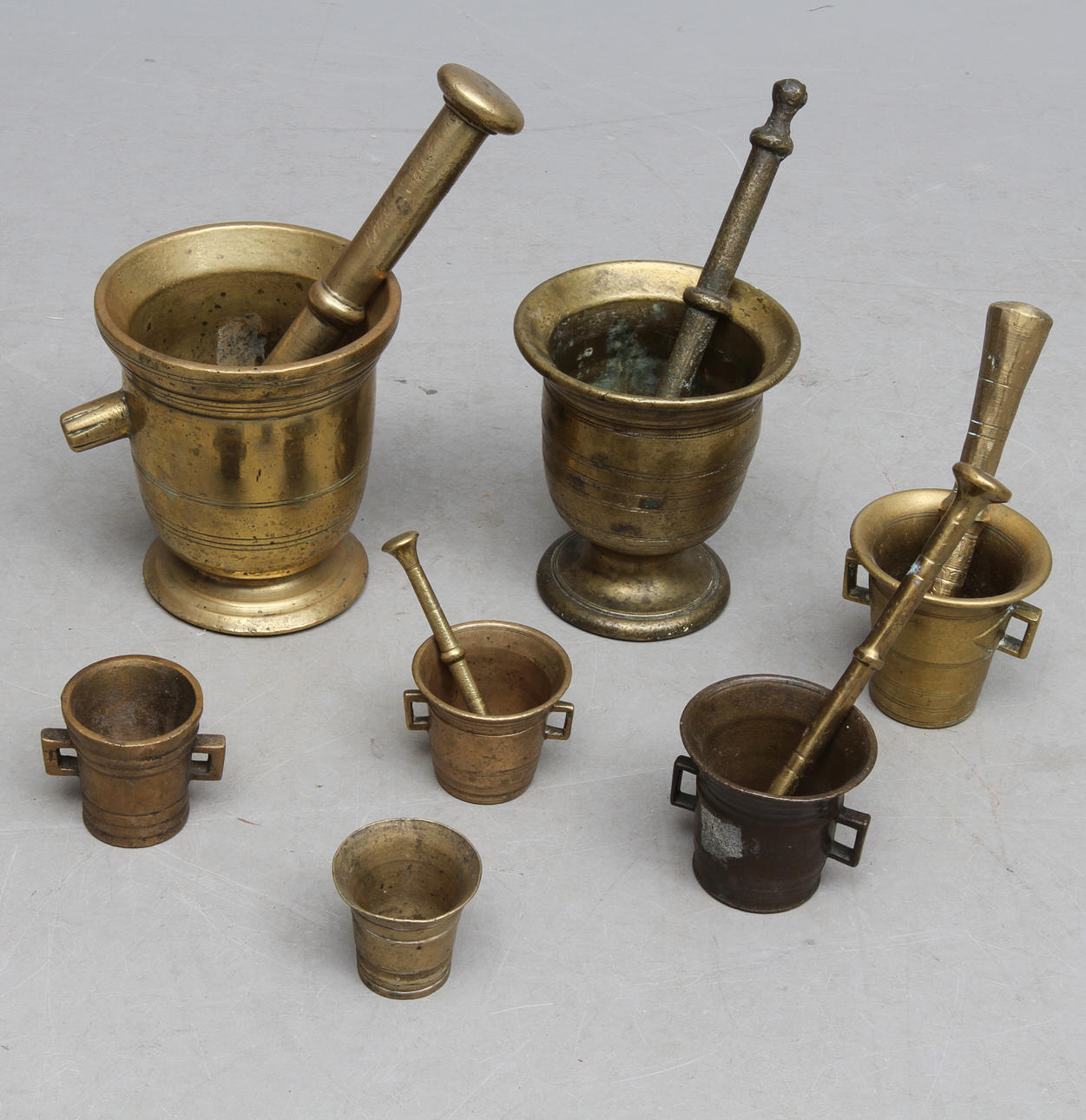 MORTLAR, 7 st, mässing, 1700 - 1900-tal.