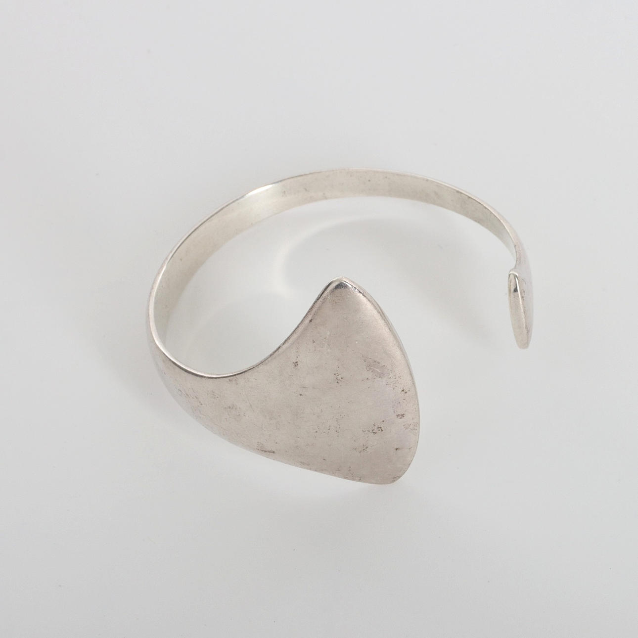 HANS HANSEN. 1884—1940. Rigid silver bracelet, Model 214, Denmark 