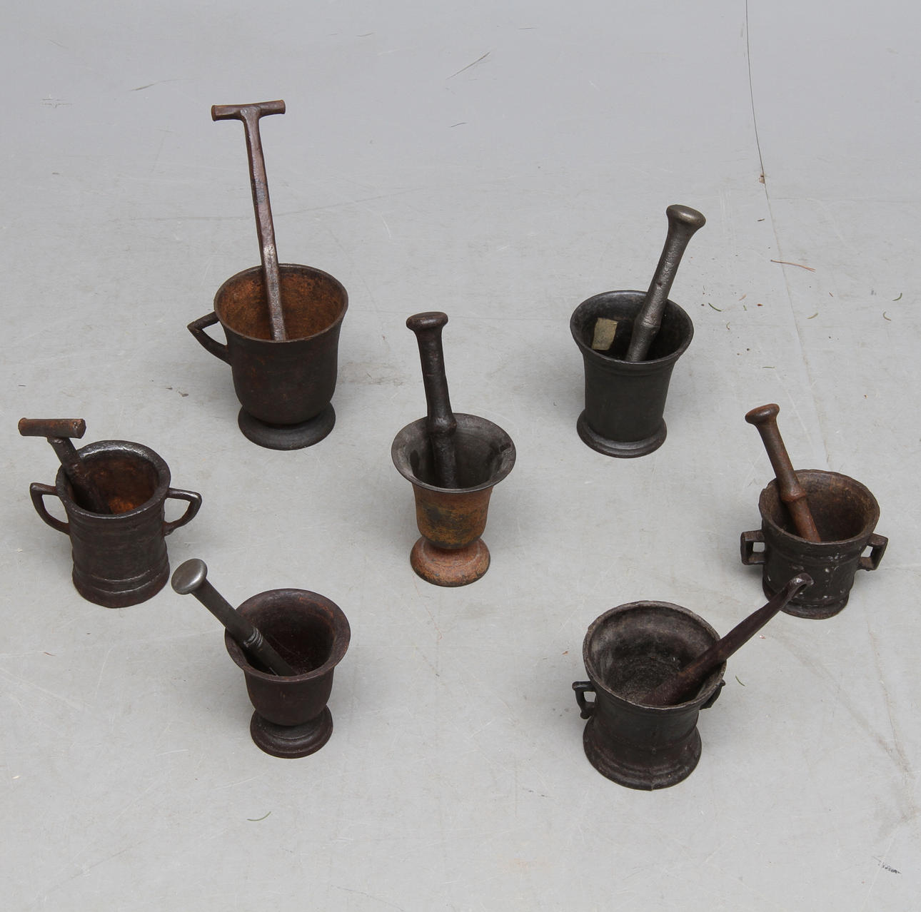 MORTLAR, 7 st, järn, 1700 - 1900-tal.