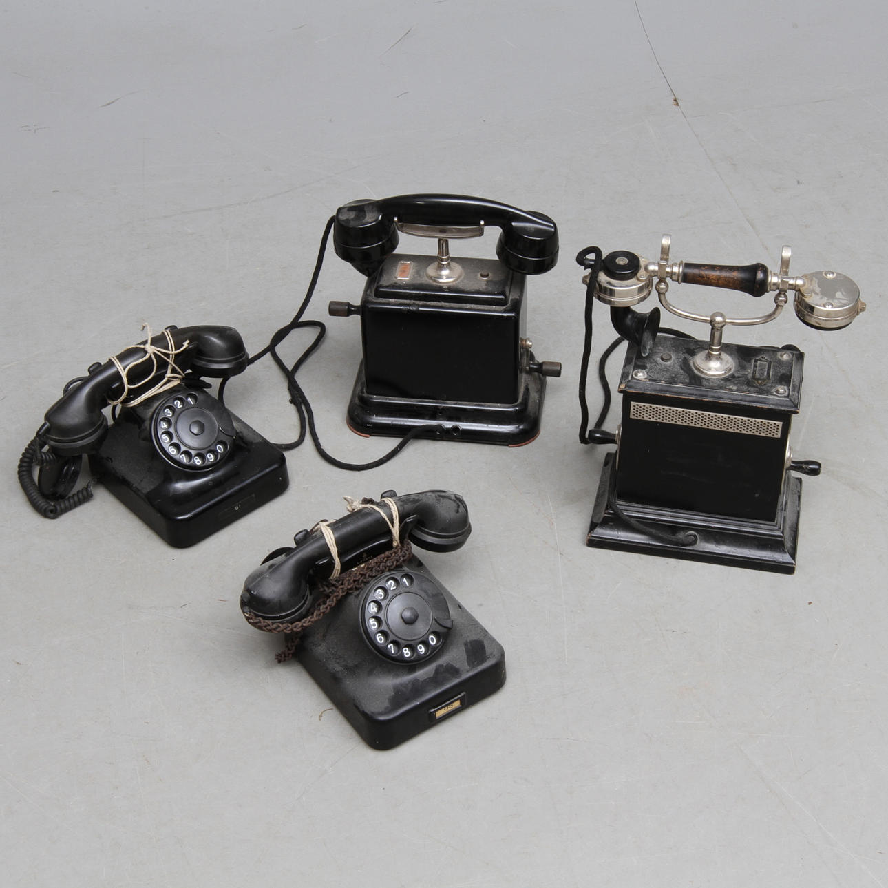 BORDSTELEFONER, 4 st, bland annat K.Telegrafverkets Verkstad, Nynäshamn.