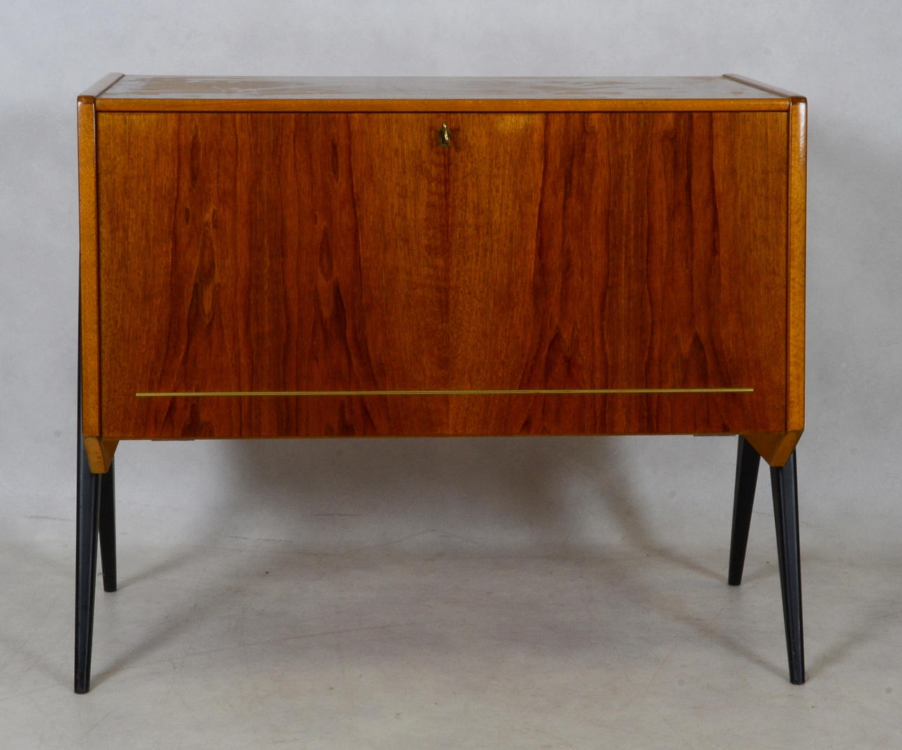 RADIOMÖBEL. H. Sundling, Tranås, 1900-talets mitt.