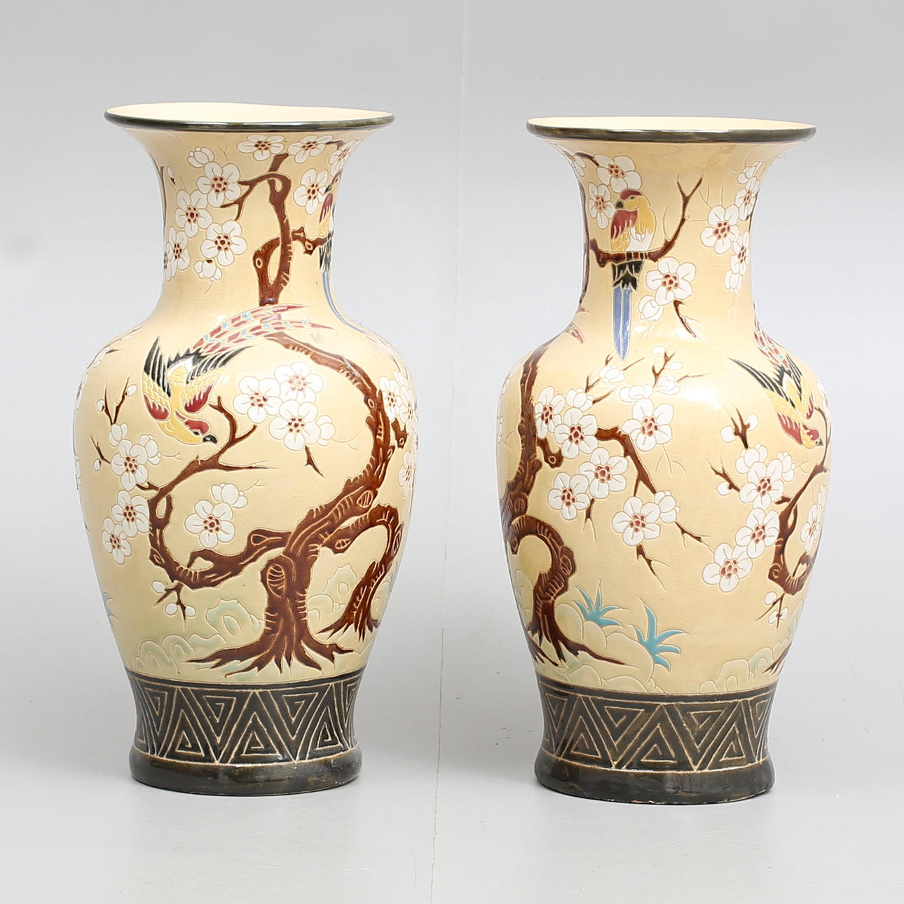 VASER, 2 st, porslin, Kina.