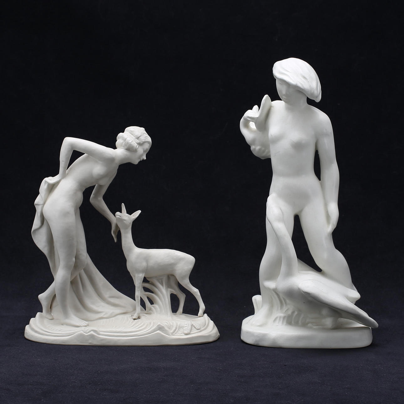 FIGURINER, 2 st, porslin, 1900-talets första hälft.