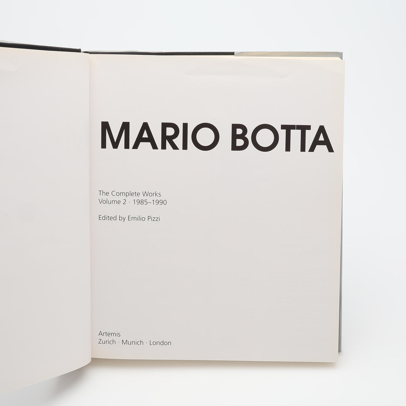ARCHITECTURE. SWISS ARCHITECT MARIO BOTTAS'S CATALOGUE OF WORKS