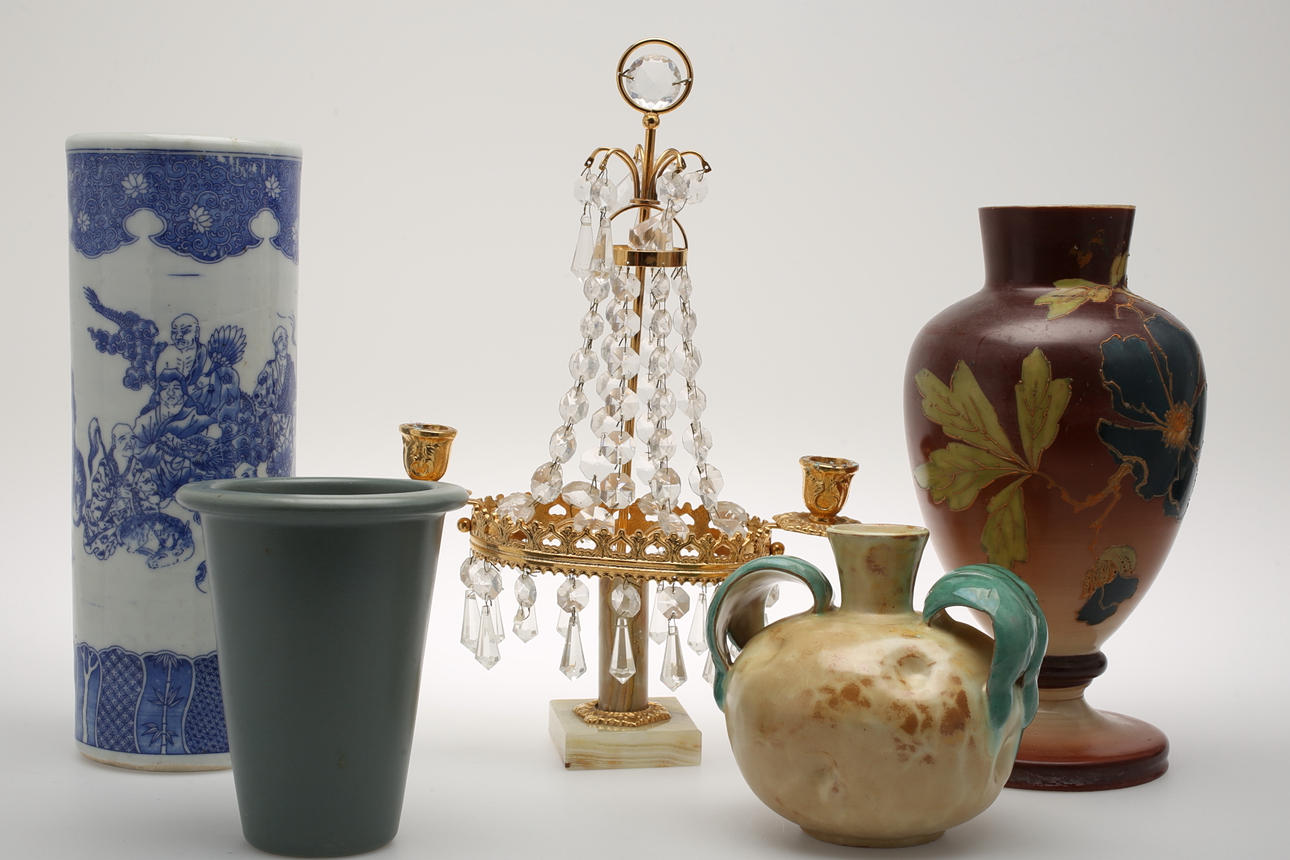 TABLE LIGHTS. GLASS VAS. PORCELAIN VASES, 3 pieces.