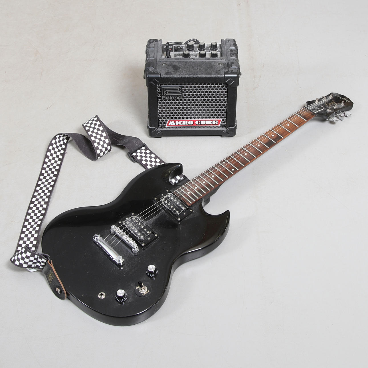 E-GITARRE, Epiphone Special SG Model, VERSTÄRKER, Micro Cube, Roland.
