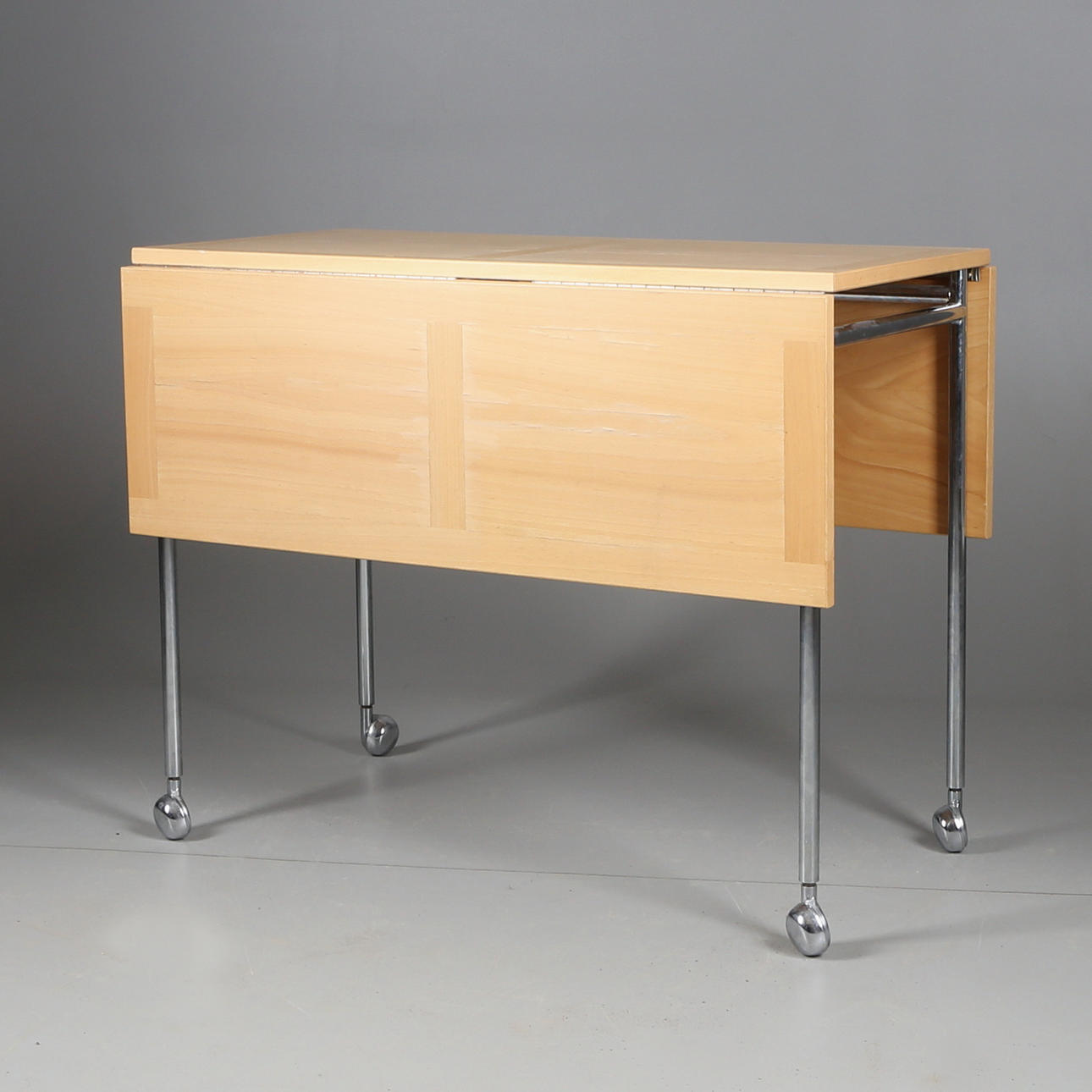 KLAFFBORD, "Berit", Bruno Mathsson för DUX, formgivet 1943.