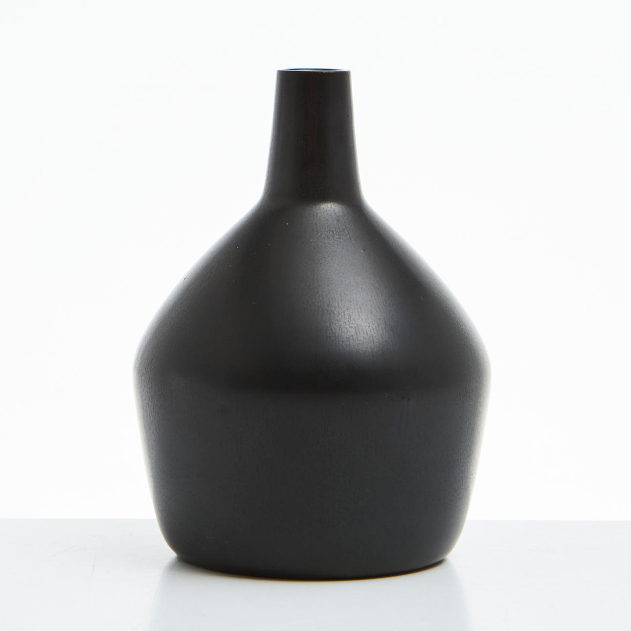 GUNNAR NYLUND. Vase, stoneware, signed Rörstrands Ateljér.