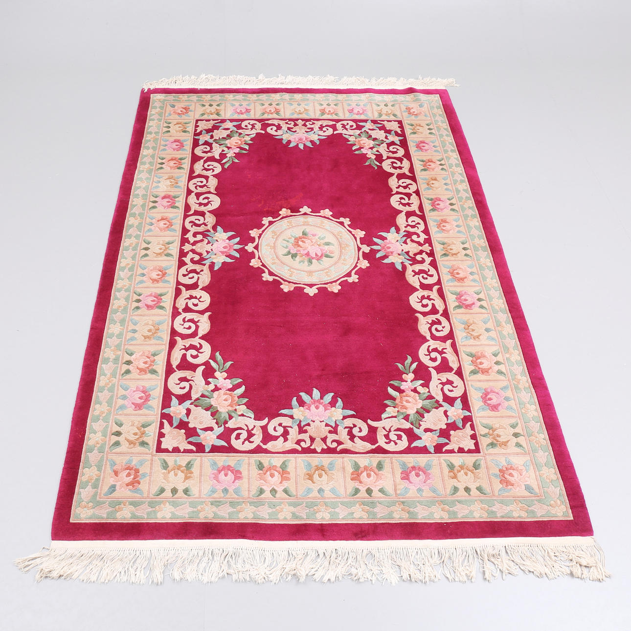 CHINA CARPET, 282 x 183 cm.